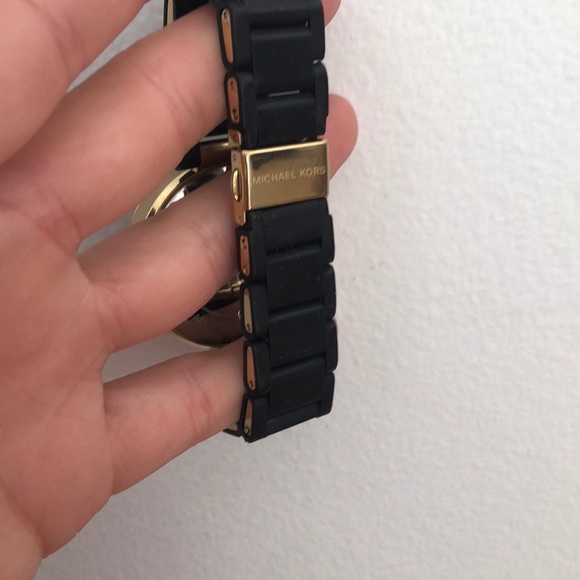 Michael Kors Watch- only worn few times!! - Picture 2 of 3